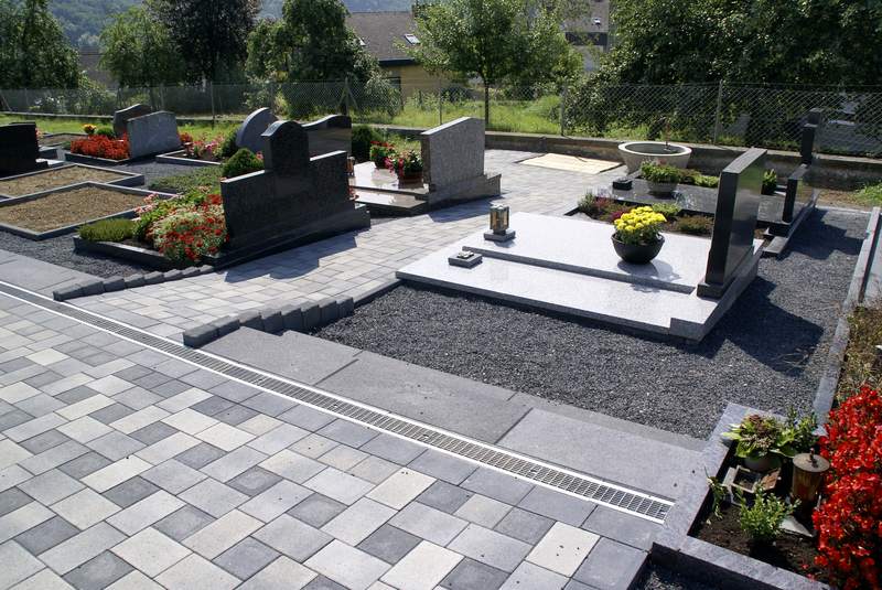 Unser Friedhof wird verschoenert 2008 Bild Nr.014